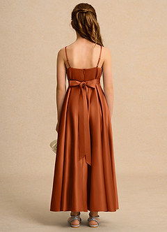 Azazie Pebbles Girls Formal Robe Demoiselle D'honneur Fillette Robe Trapèze en Mat Satiné Plissée Orange Brûlée image2