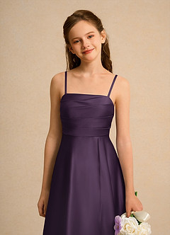 Azazie Pebbles Junior Formal vestidos de niña de las flores Vestido de Ciruela de Satin Mate de Corte En A con Plisado image4