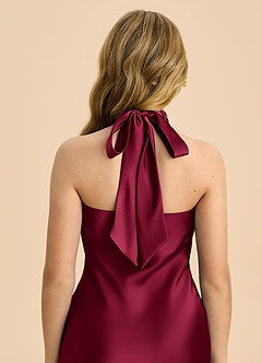 Azazie Chickie Junior Vestido de Borgoña de Satén Elástico de Corte Recto con Plisado image6