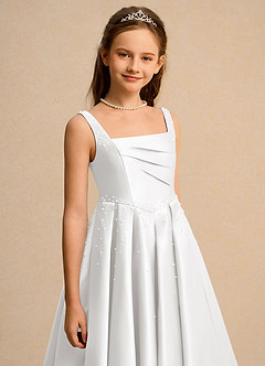 Azazie Mochi Girls Formal Robe Demoiselle D'honneur Fillette Robe Princesse en Mat Satiné Plissée Blanc image7