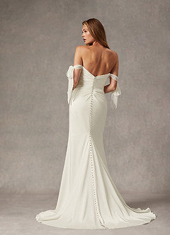 Azazie Ariel Vestidos de novia Vestido de Crema de Satén con cara trasera de crepé de Corte Sirena con Vestidos sin tirantes image5