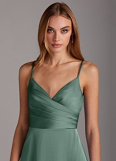 Azazie Calissa Robes de demoiselle d'honneur Robe Trapèze en Satin extensible Col V plissé Eucalyptus image5