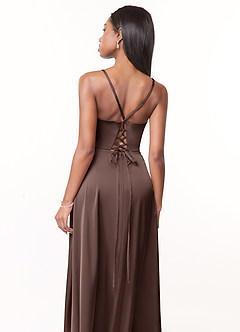 Azazie Maksim Robes de demoiselle d'honneur Robe Trapèze en Satin extensible Col en V Ganache image3