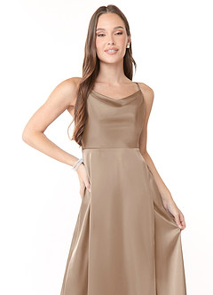 Azazie Naomie Abiti da Damigella Abito A-Line in Raso Elasticizzato con Scollo a Cappuccio e Spacco Laterale Taupe image5