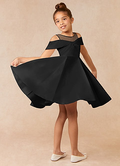 Azazie Shirin vestidos de niña de las flores Vestido de Negro de Satin Mate de Corte En A con Vestidos sin tirantes image4