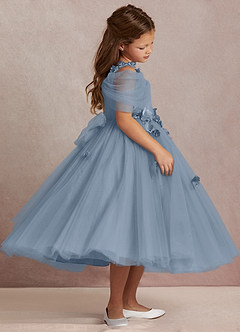Azazie Shaylee Robe Demoiselle D'honneur Fillette Robe Trapèze en Tulle Épaule décolletée Bleu Poussiéreux image4