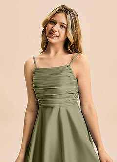 Azazie Miko Junior Vestido de Pistacho de Satén Elástico de Corte en A con Plisado image8