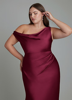 Azazie Emerson Vestidos de damas de honor Vestido Borgoña de Satén Elástico de Corte Sirena con Hombros descubiertos image5
