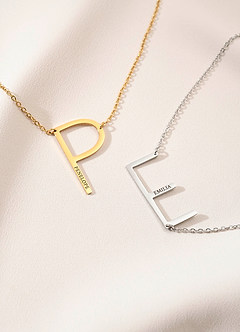 front Gepersonaliseerde naamketting met gepersonaliseerd initiaalontwerp