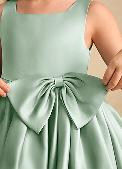 Azazie Jessie Blumenmädchenkleider A-Linie Schleifen Matte Satin Kleid Agave image7