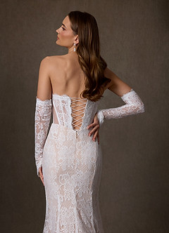 front Die schulterfreien Brauthandschuhe aus floraler Spitze