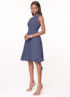 Azazie Katrina Vestidos de damas de honor Vestido de Tormenta de Gasa de Corte en A con Hombro unilateral image3