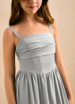 Azazie Maisie Girls Formal Robe Demoiselle D'honneur Fillette Robe Trapèze en Satin extensible Rayé Argent image6