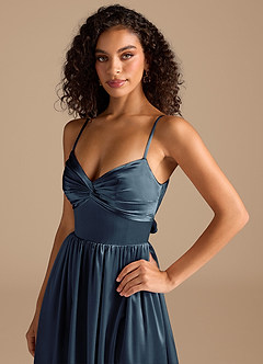 Azazie Zeya Robes de demoiselle d'honneur Robe Trapèze en Satiné métallisé Plissée Bleu Marine Foncé image3