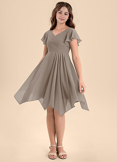 Azazie Janeaurelia Junior Abito A-Line in Chiffon Plissettato Taupe image4