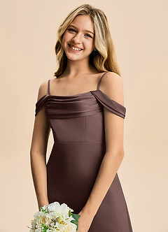 Azazie Lettie Junior A라인 오프 더 숄더 스트레치 새틴 플로어 길이 주니어 신부 들러리 드레스 image5