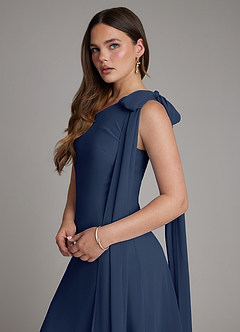 Azazie Monique Vestidos de damas de honor Vestido Azul Marino Oscuro de Gasa de Línea A con Un hombro image5