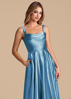 Azazie Shaude 신부 들러리 드레스 A라인 주름진 메탈릭 새틴 바닥 길이 드레스 image2