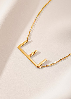 front Gepersonaliseerde naamketting met gepersonaliseerd initiaalontwerp