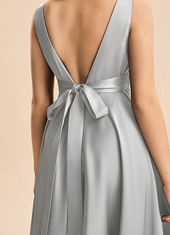 Azazie Gabby Junior Jurk van Stretch Satijn met A-Lijn Geplooid Zilver image2