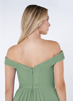 Azazie Audrianna Vestidos de damas de honor Vestido de Matcha de Gasa de Corte en A Convertible con Hombros descubiertos image6