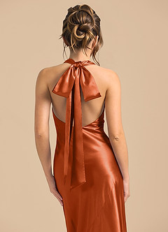 Azazie Velli Robes de demoiselle d'honneur Robe Fourreau en Satiné métallisé Col Haut Orange Brûlée image6