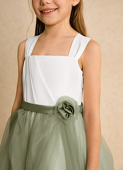 Azazie Bonny 플라워 걸 드레스 볼가운 주름진 얇실버 명주 그물 티 길이 드레스 image5