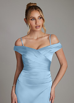 Azazie Teyana Brudtärnklänningar Klänning av Tubklänning i Stretch Satin Off the shoulder Puderblå image3