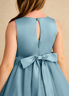 Azazie Prima Robe Demoiselle D'honneur Fillette Robe Trapèze en Tulle Arc Bleu Maussade image6
