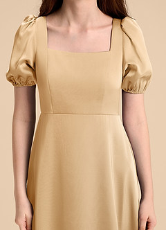 Azazie Briar Junior Vestido de Oro de Satén Elástico de Corte en A con Lazo image8