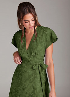 Azazie Ling Robes de demoiselle d'honneur Robe Trapèze en Blumen-Burnout Plissée Olive image7