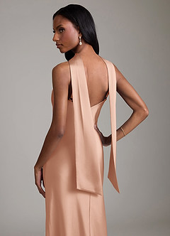 Azazie Cassiana Jurken voor bruidsmeisjes Jurk van Stretch Satijn met Zeemeermin Geplooid Rosé Goud image4