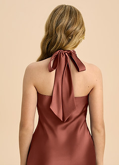 Azazie Chickie Junior Robe Fourreau en Satin extensible Plissée Auburn image6