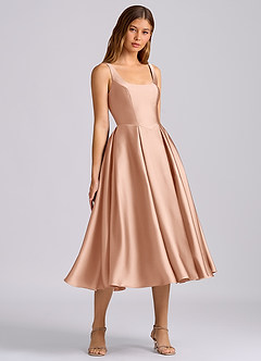 Azazie Amalie Robes de demoiselle d'honneur Robe Trapèze en Satin extensible Plissée Or Rose image1