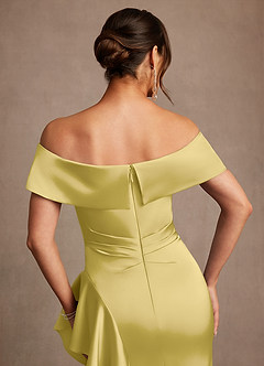 Azazie Kirsty Mère de la mariée Robes Robe Fourreau en Satin extensible Épaule décolletée Canari image6