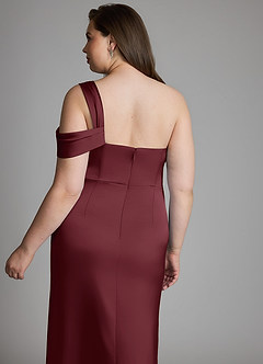 Azazie Wynter Vestidos de damas de honor Vestido Cabernet de Satén Elástico de Corte Recto con Un hombro image6
