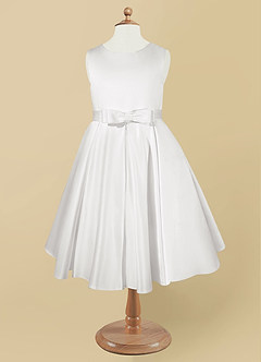 Azazie Coco Blumenmädchenkleider A-Linie Schleifen Matte Satin Kleid Weiß image5