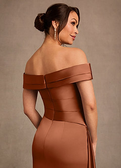 Azazie Beah Mère de la mariée Robes Robe Fourreau en Satin extensible Épaule décolletée Cuivre image5