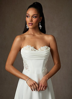 Azazie Ganelle Vestidos de novia Vestido de Blanco Diamante Champán de Satén con cara trasera de crepé de Corte en A con Escote de Corazón image7