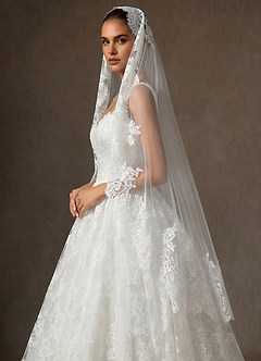 front Lace Mantilla Juliette Fingertip Veil