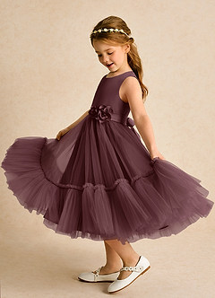 Azazie Miracle Blumenmädchenkleider A-Linie Schleifen Matte Satin Kleid Sangria image1
