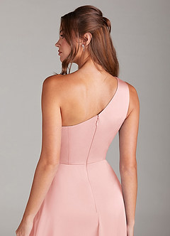 Azazie Brooke Robes de demoiselle d'honneur Robe Trapèze en Satin extensible Une épaule Rose Poudré image2
