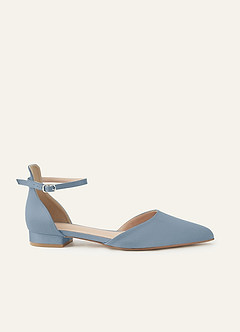front Passende farblich abgestimmte, matte Satin-Pumps mit spitzer Zehenpartie, Knöchelriemen und Blockabsatz