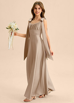 Azazie Halley Junior Vestido de Gris Pardo de Satén Elástico de Corte en A con Lazo image3