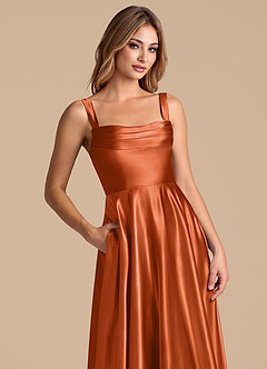 Azazie Shaude 신부 들러리 드레스 A라인 주름진 메탈릭 새틴 바닥 길이 드레스 image2