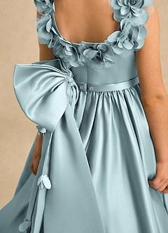 Azazie Eden Robe Demoiselle D'honneur Fillette Robe Princesse en Mat Satiné Plissée Brume image6