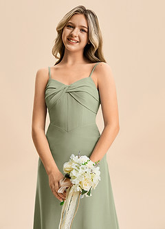 Azazie Jordyn Junior Vestido de Pistacho de Gasa de Corte en A con Escote de Corazón image7