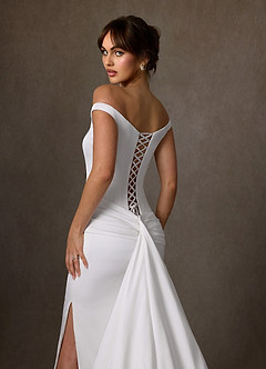 Azazie Marciana 웨딩드레스 쉬스 오프 더 숄더 스트레치 새틴 채플 트레인 드레스 image5