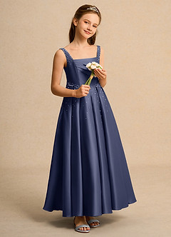 Azazie Mochi Girls Formal Robe Demoiselle D'honneur Fillette Robe Princesse en Mat Satiné Plissée Bleu Orageux image4