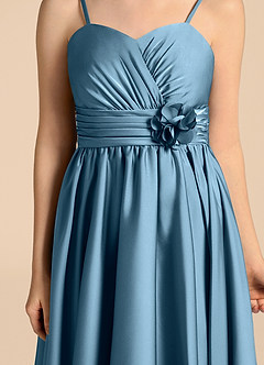 Azazie Catalina Junior Abito A-Line in Raso Elasticizzato Scollo a Cuore Blu Acciaio image8